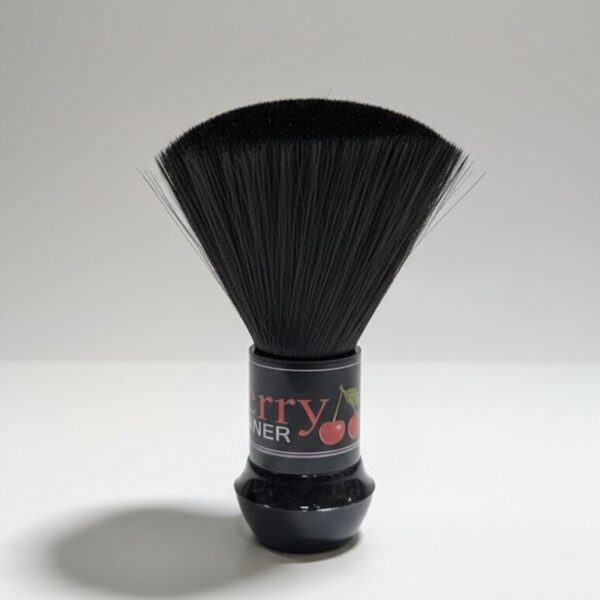 The Deluxe Buffing Kabuki Brush (Highlights luxury and function)